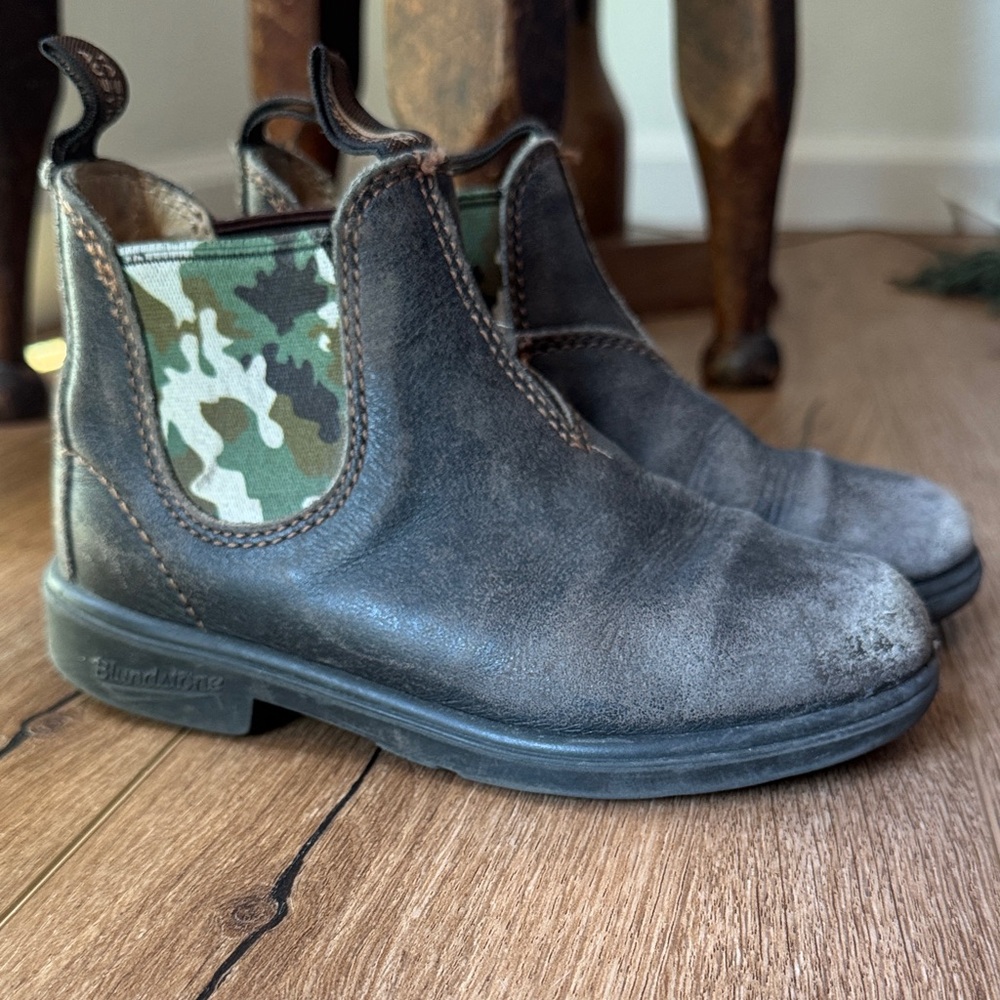Blundstone Kids Gray Boots with Camouflage Detail